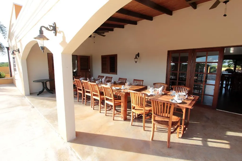 Wanapa Lodge Bonaire 4*,